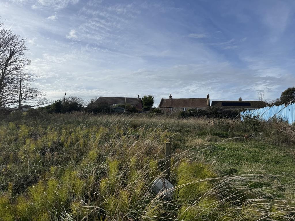 Lot: 7 - OVER THREE ACRES OF LAND WITH PLANNING FOR 15 DETACHED BUNGALOWS IN A POPULAR LOCATION - Grassland